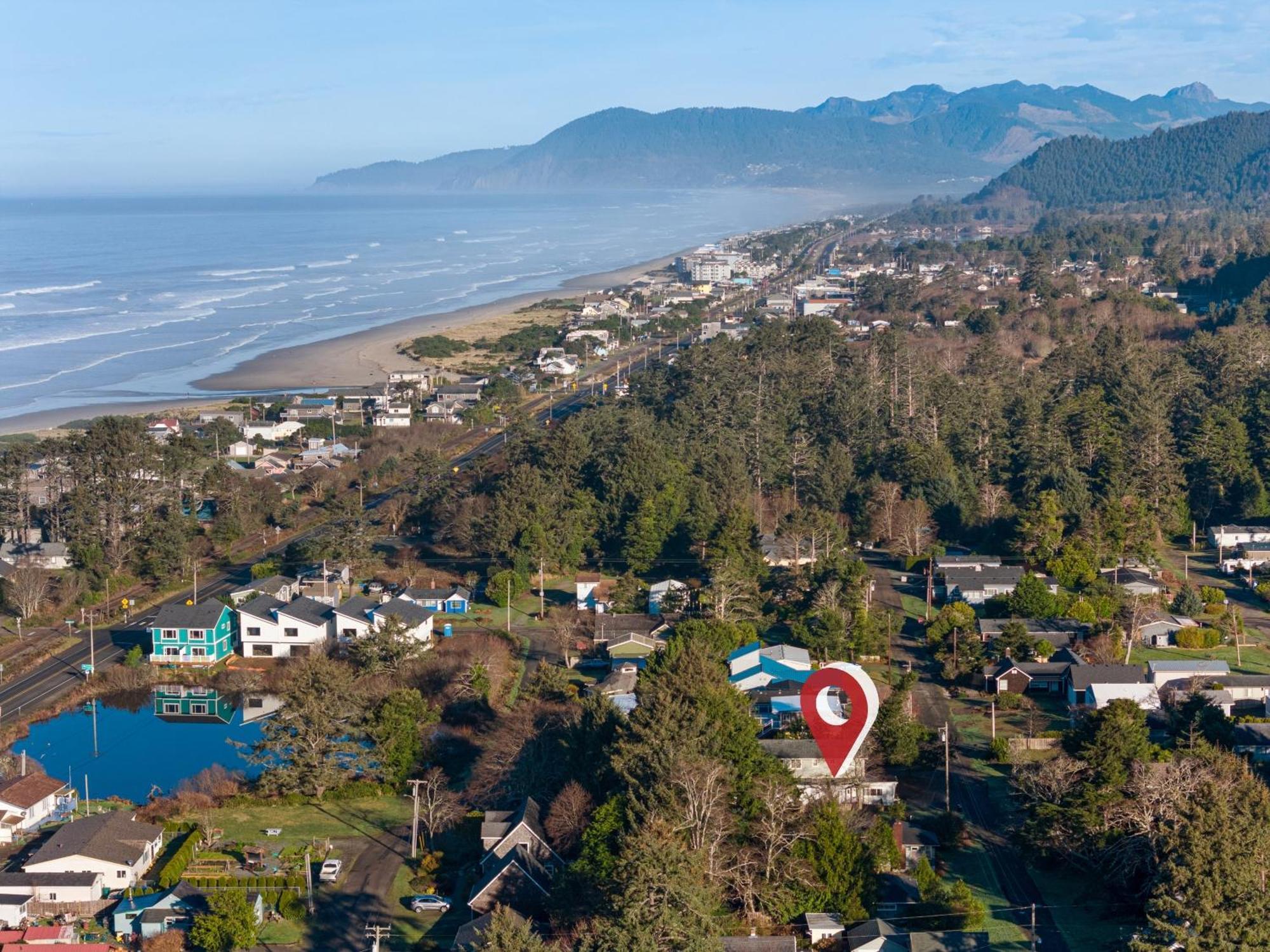 Rockaway Beach Retro Retreat: Pet Welcome Hotel Exterior photo